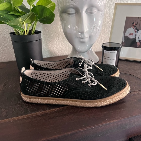 Cole Haan navy boat shoe - Picture 3 of 7